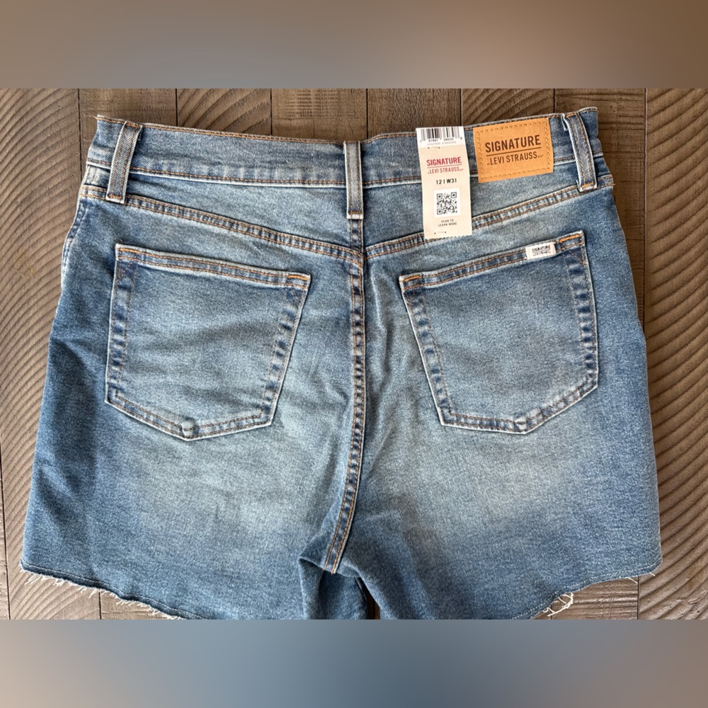 Signature by Levi Strauss Distressed High Rise Jean Shorts Women's Size 12 (NWT)
